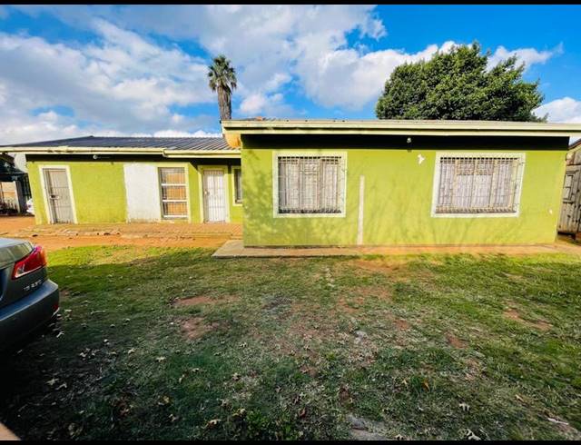 13 BEDROOM HOUSE FOR SALE IN KEMPTON PARK WEST